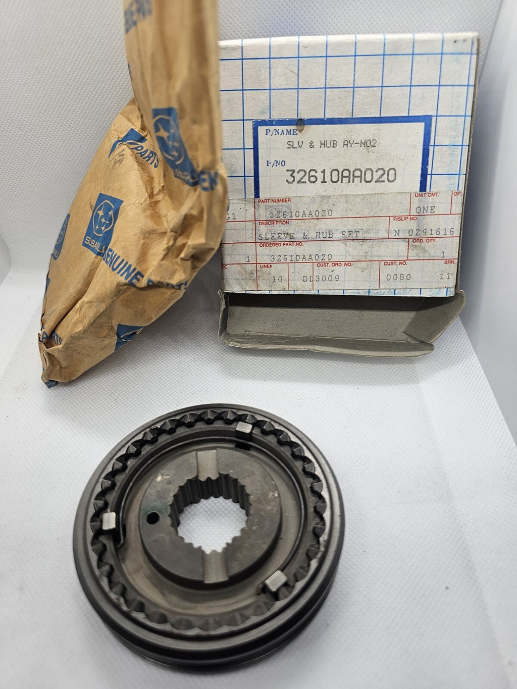 Subaru 32610aa020 Genuine NOS SLV & HUB AY-NO2