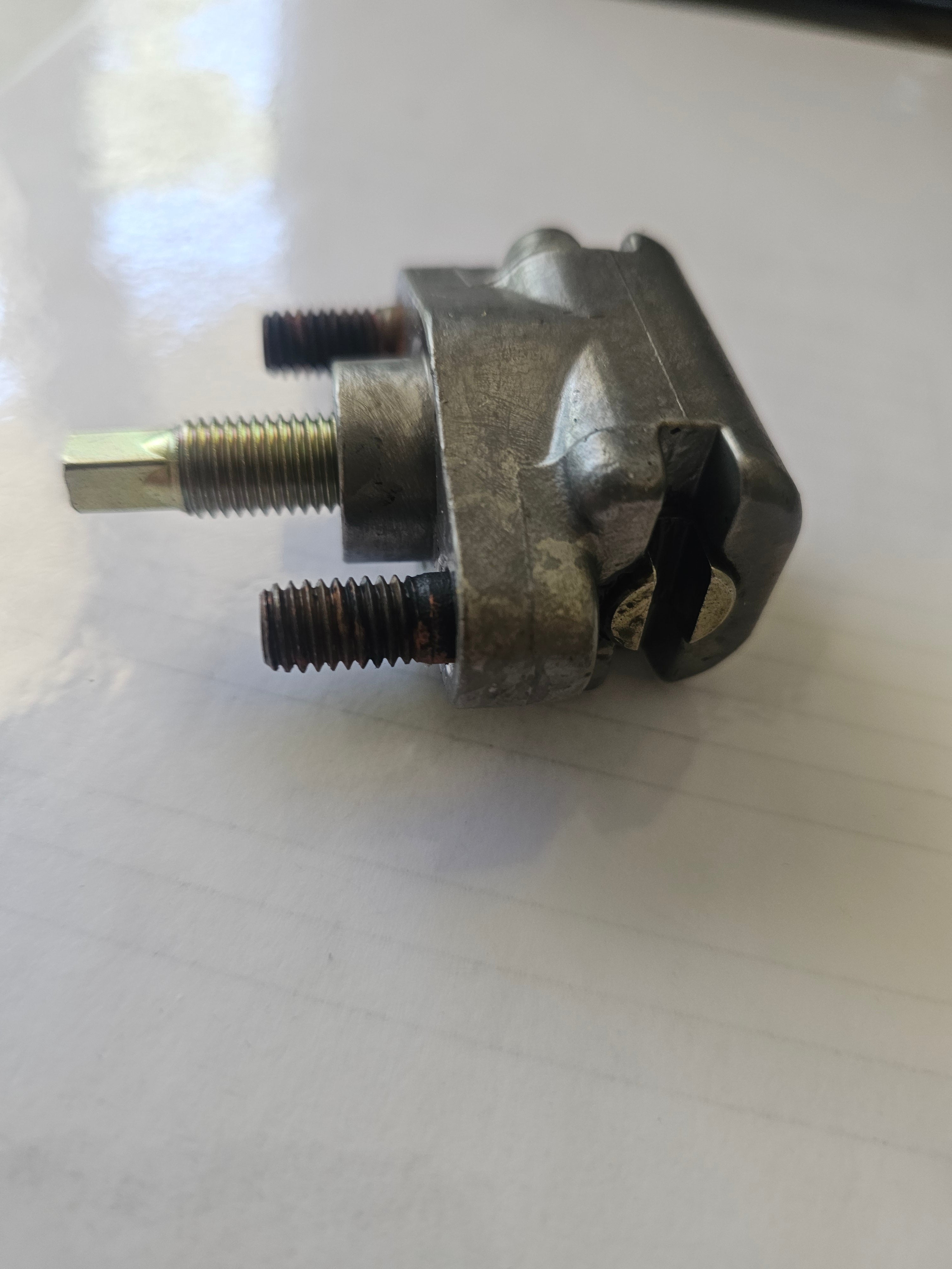 Adjusters rear brake shoe EA81 Brumby, Leone