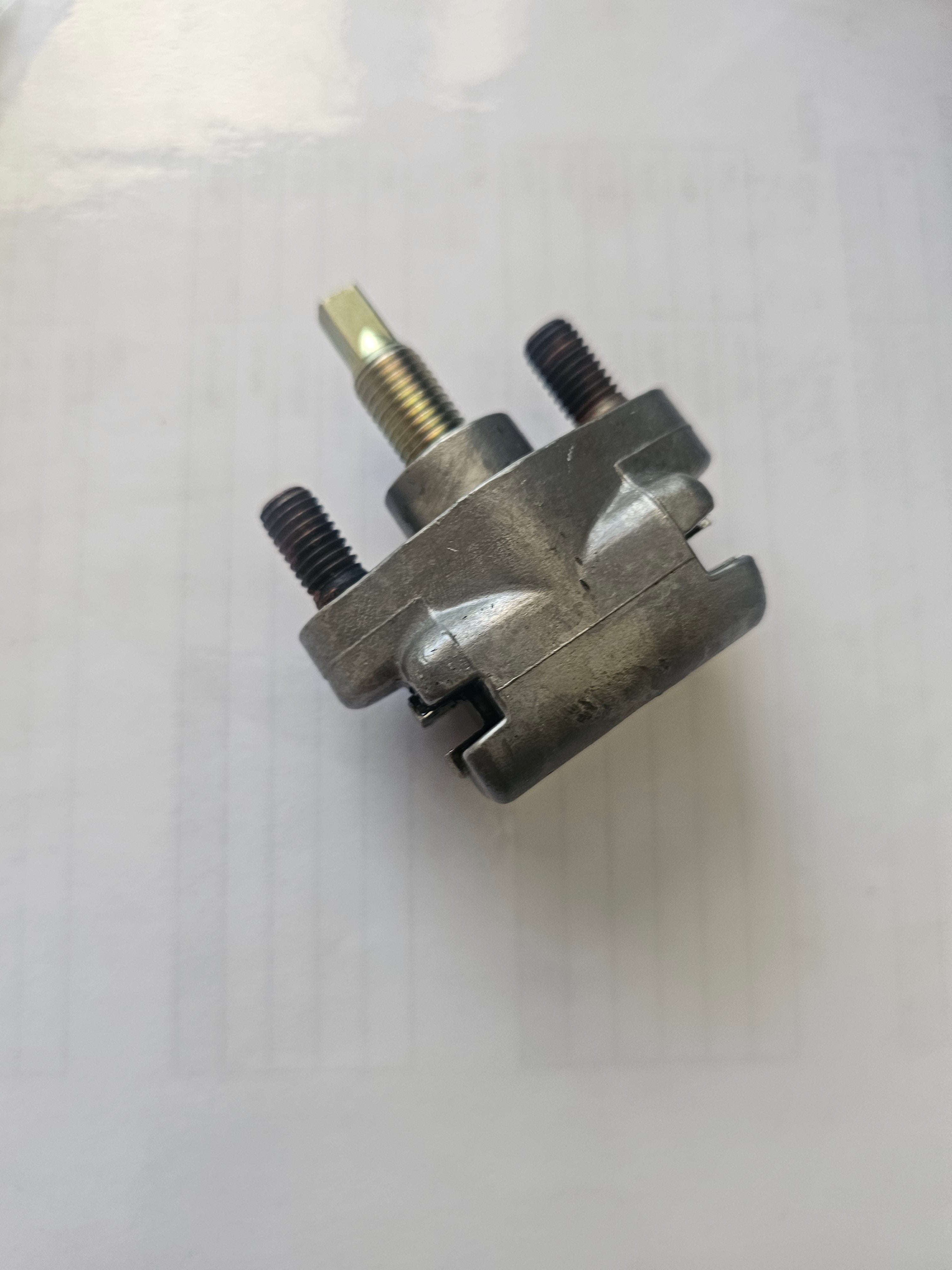 Adjusters rear brake shoe EA81 Brumby, Leone